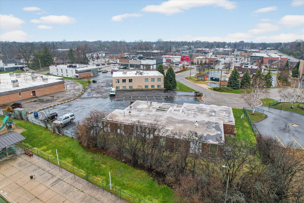 2426 Burton Street, Grand Rapids, MI, 49546