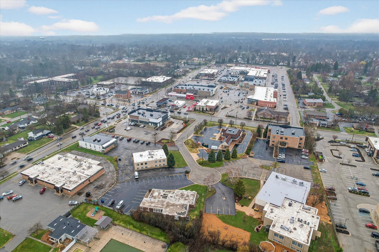 2426 Burton Street, Grand Rapids, MI, 49546