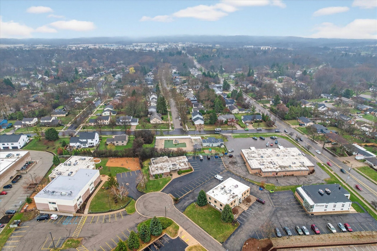 2426 Burton Street, Grand Rapids, MI, 49546