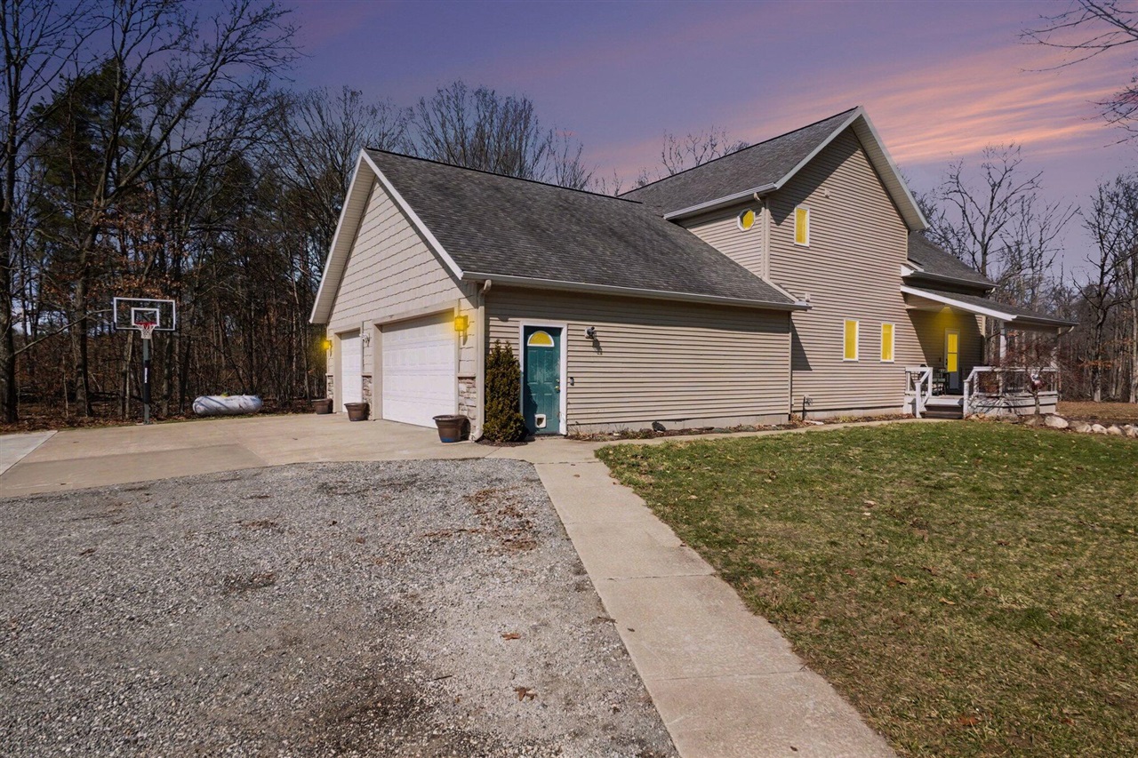 4515 W 112th Street, Grant, MI, 49327-8972