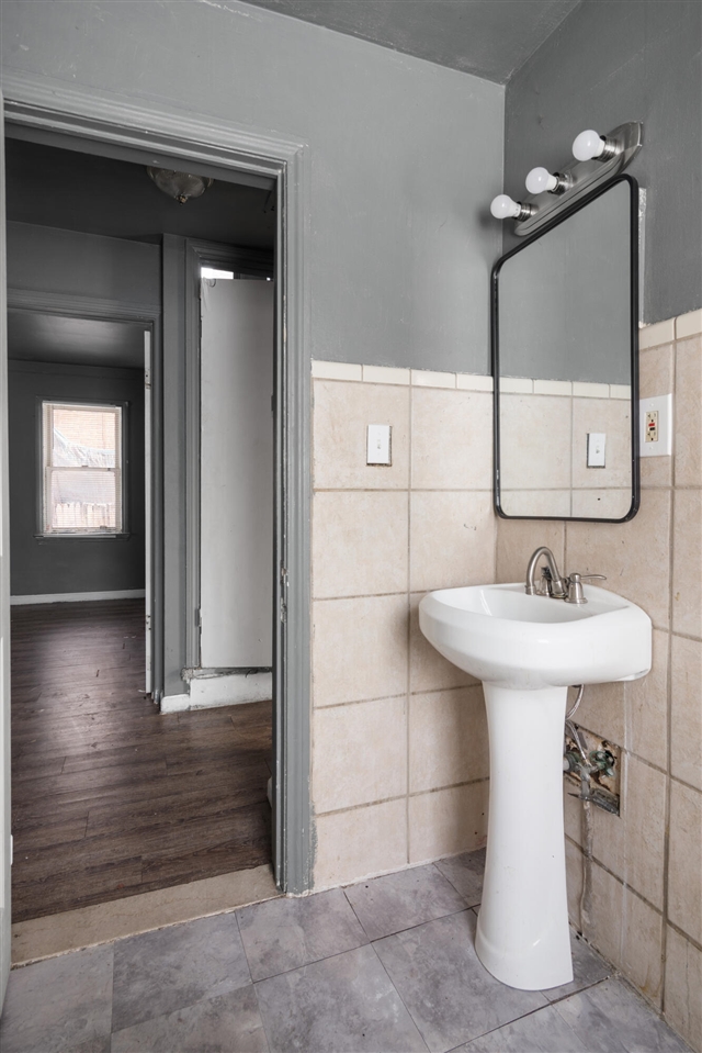 11801 Elmdale Street, Detroit, MI, 48213-1627