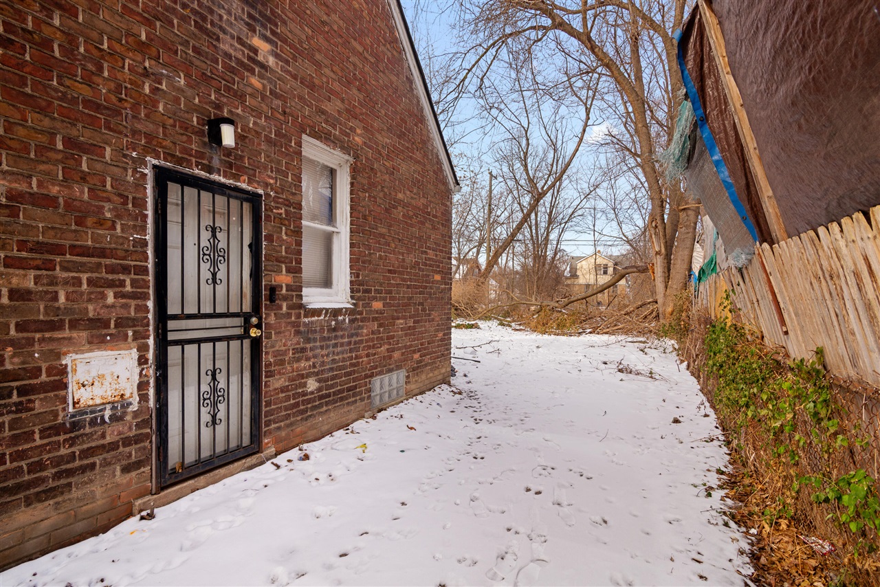 11801 Elmdale Street, Detroit, MI, 48213-1627