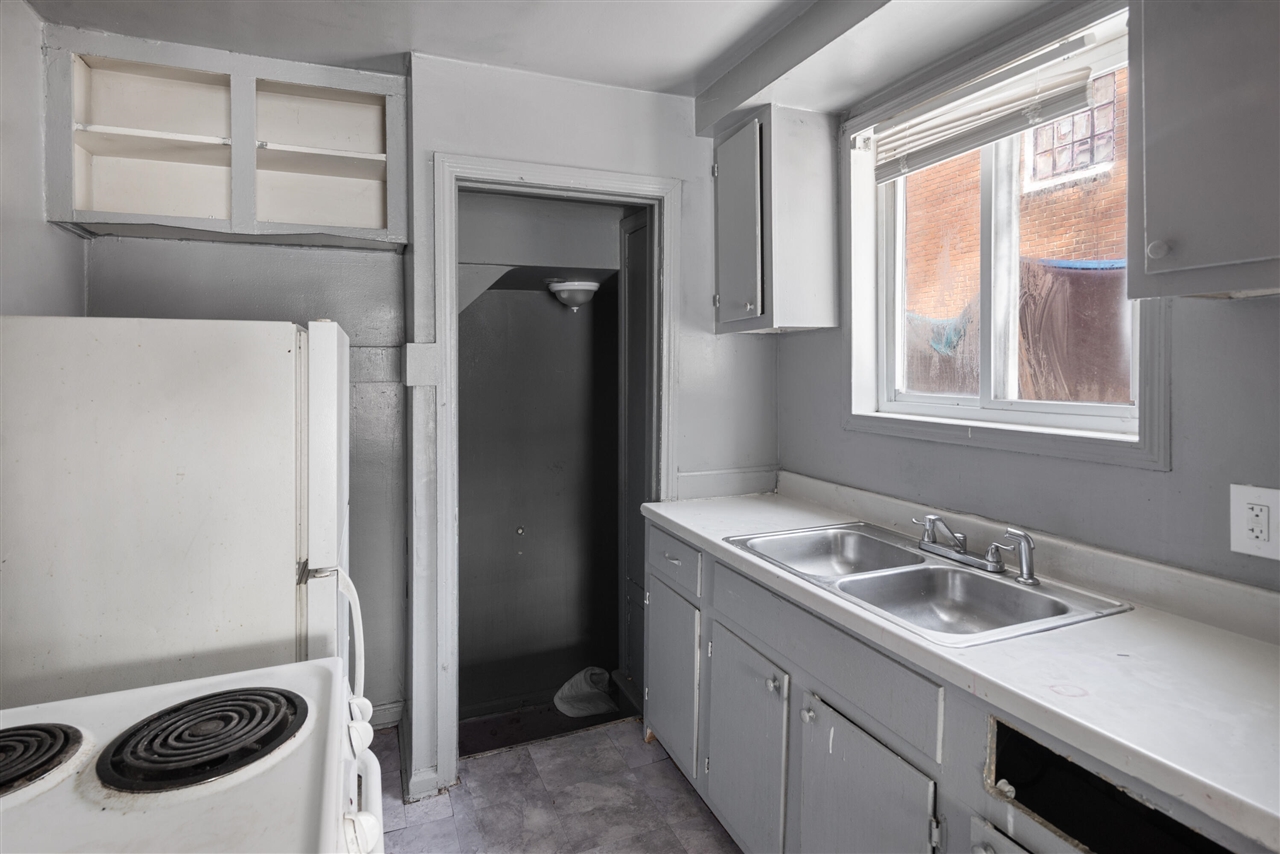 11801 Elmdale Street, Detroit, MI, 48213-1627