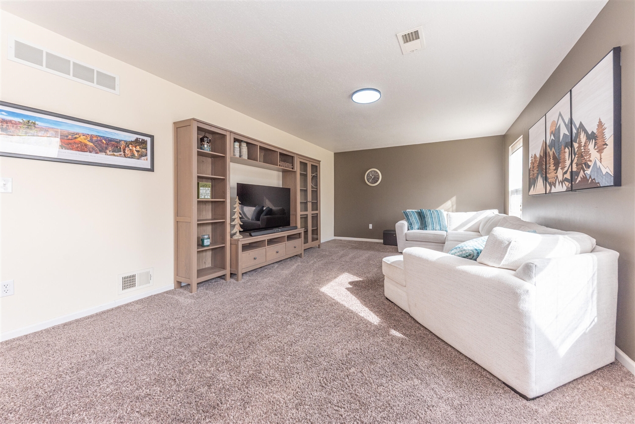 860 Prairie Lane, Milan, MI, 48160