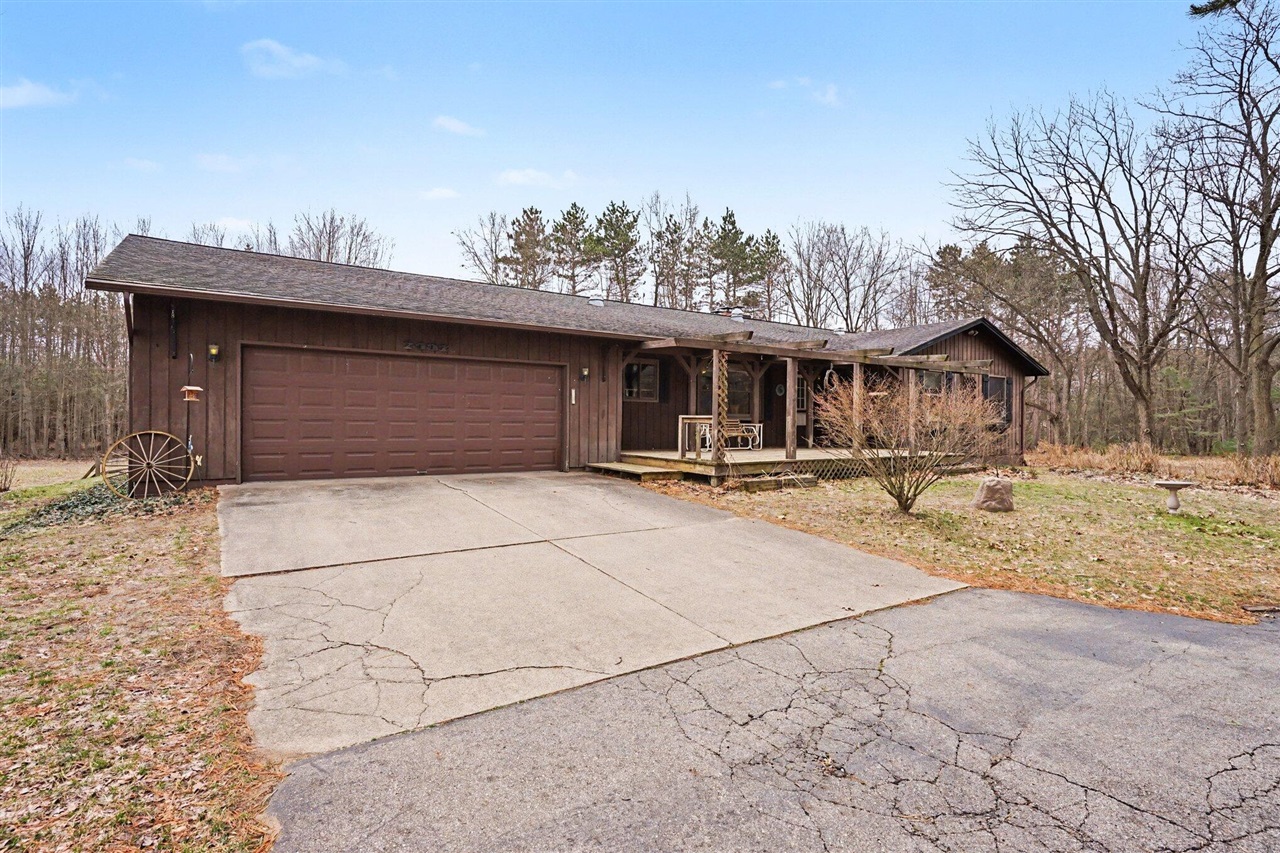 7337 E Sternberg Road, Nunica, MI, 49448-9510