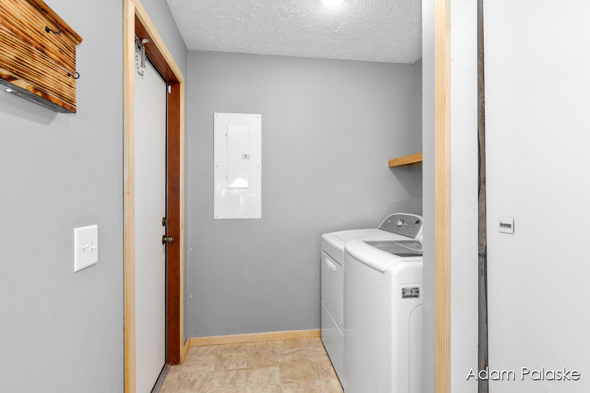 171 W Sidney Road, Sidney, MI, 48885-9745