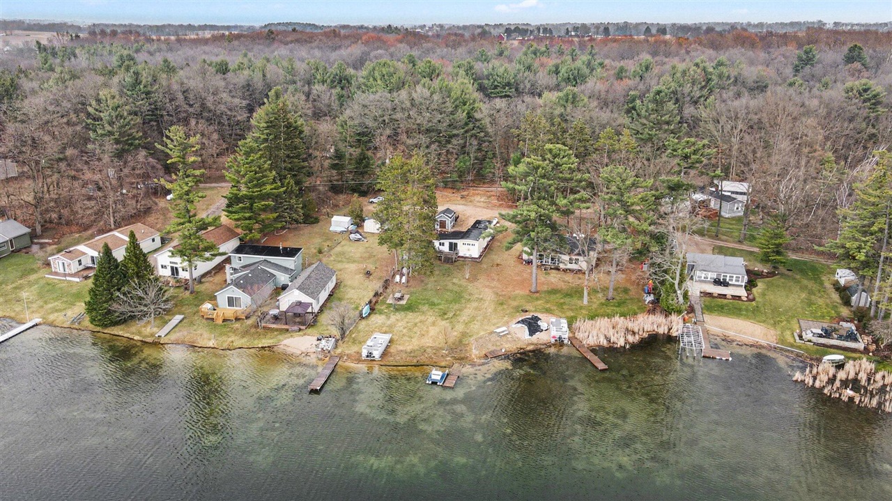 1388 Vining Road, Greenville, MI, 48838-9283