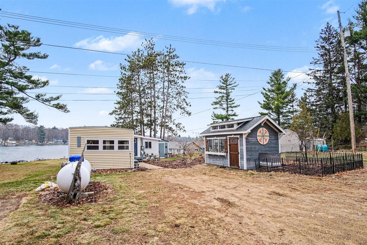 1388 Vining Road, Greenville, MI, 48838-9283