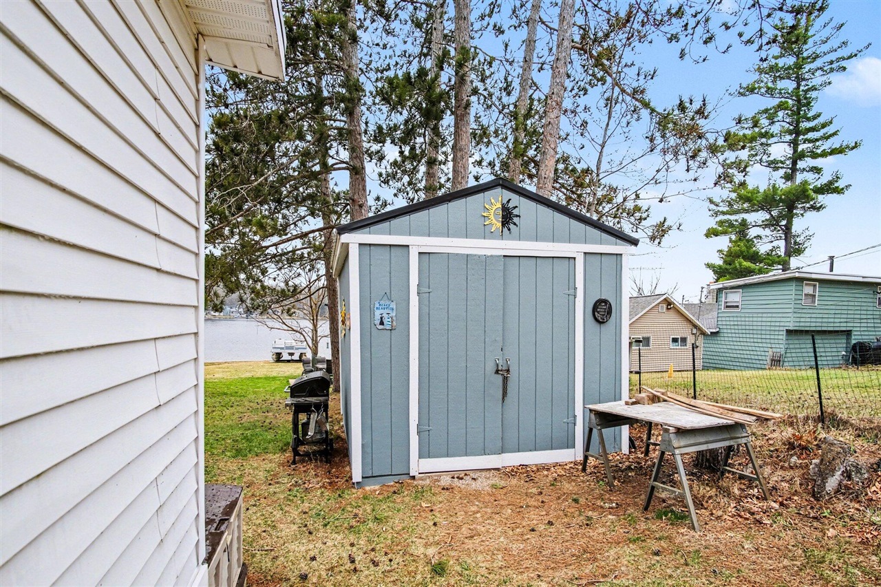 1388 Vining Road, Greenville, MI, 48838-9283