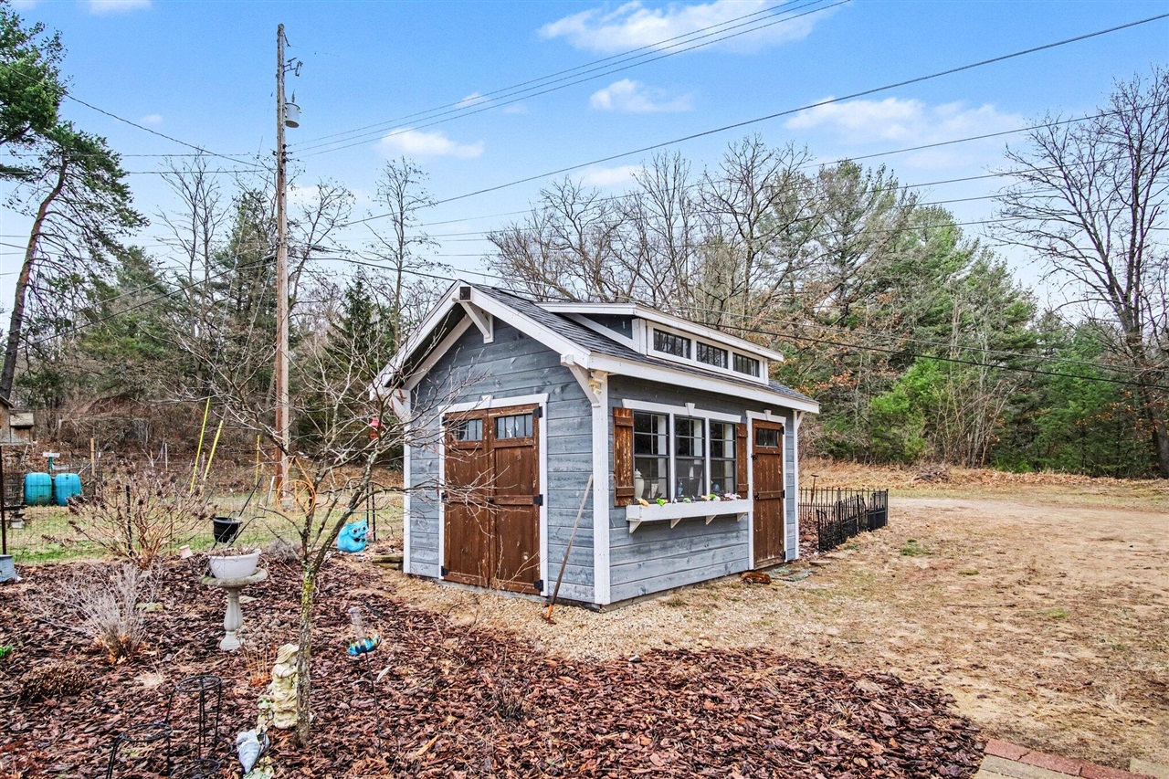 1388 Vining Road, Greenville, MI, 48838-9283