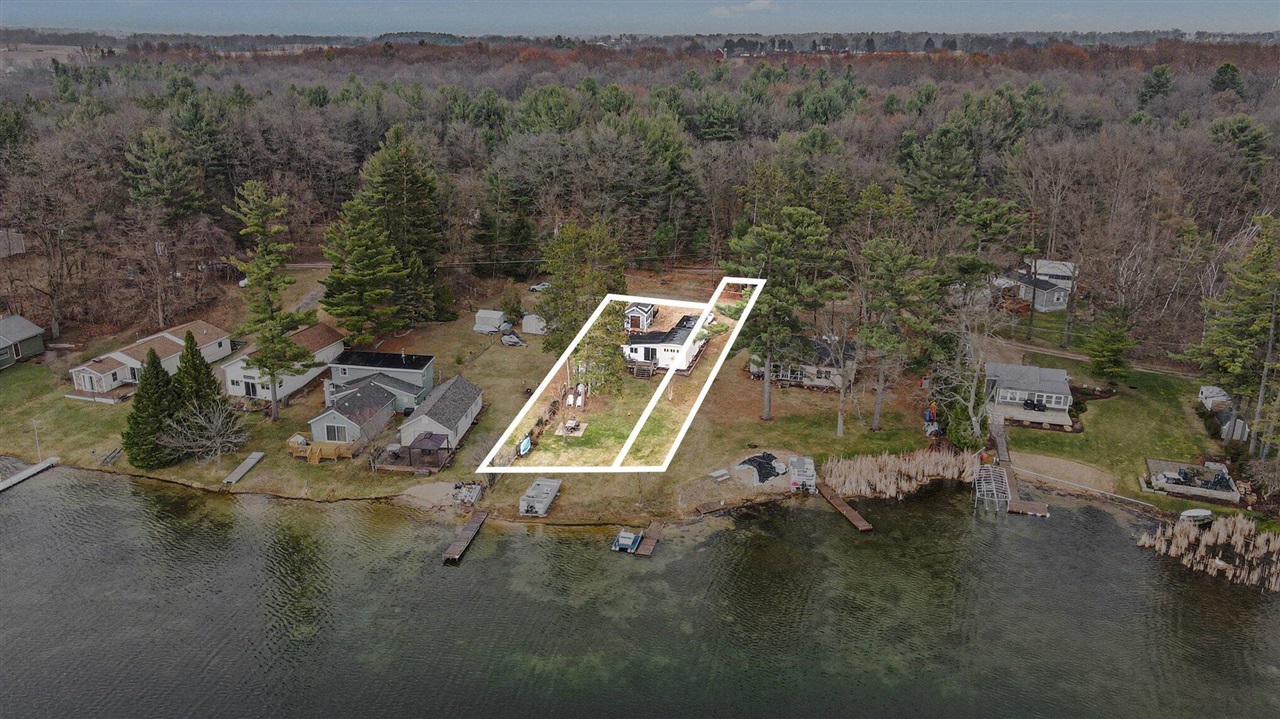 1388 Vining Road, Greenville, MI, 48838-9283