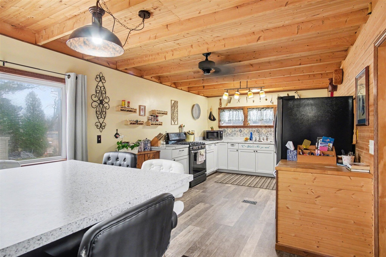 1388 Vining Road, Greenville, MI, 48838-9283