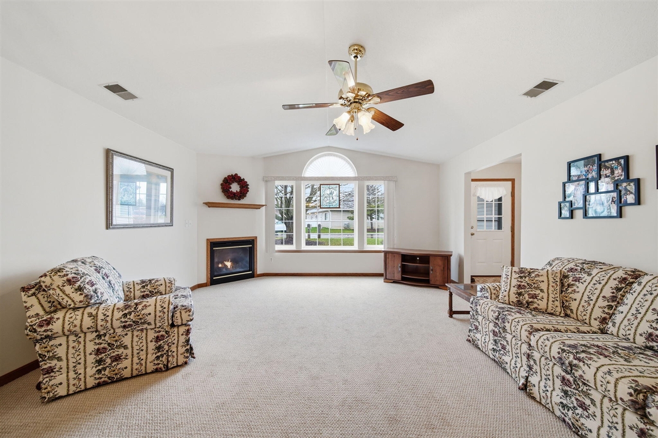 1702 Lakewood Drive UNIT&nbsp;B, Adrian, MI, 49221-4627