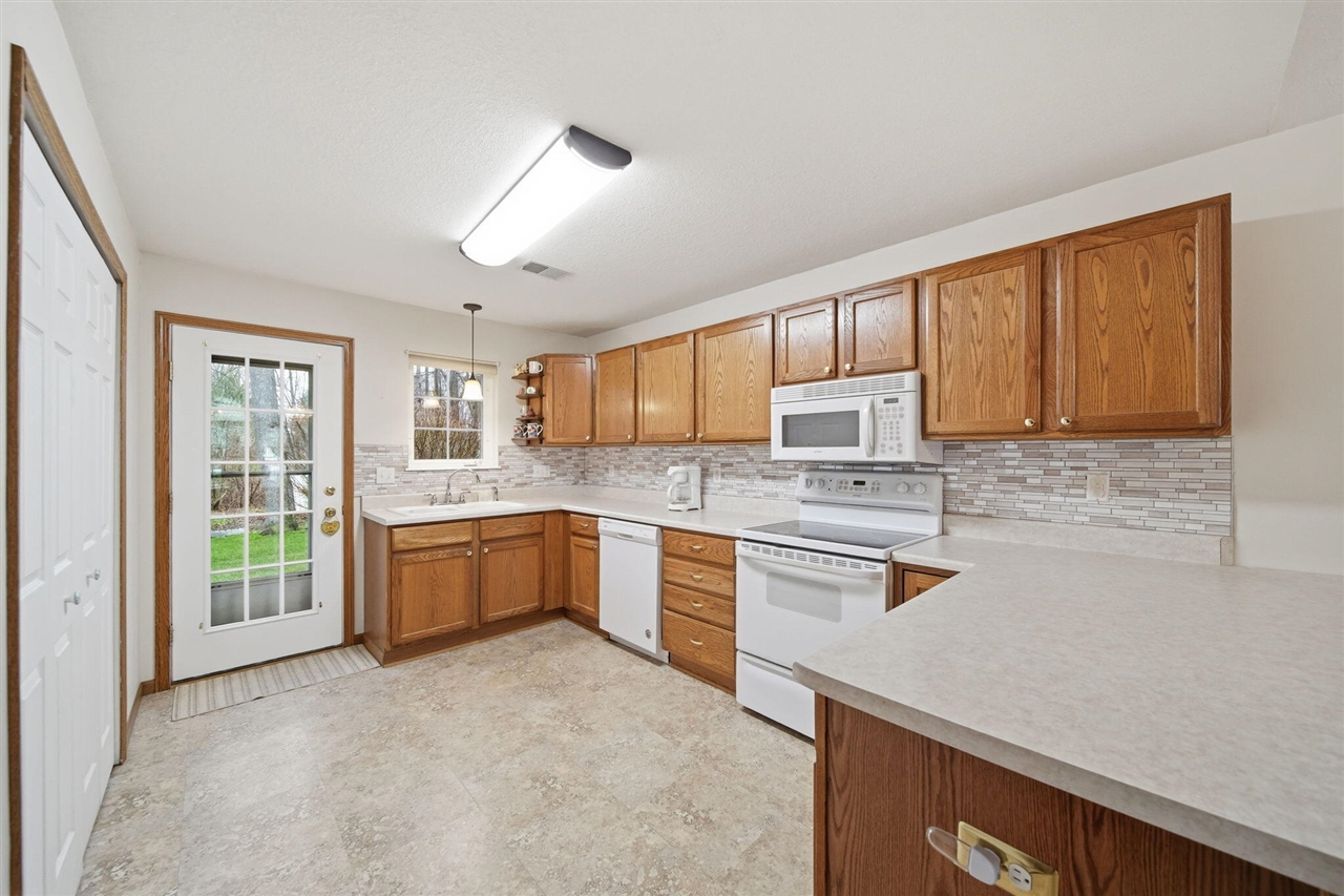 1702 Lakewood Drive UNIT&nbsp;B, Adrian, MI, 49221-4627