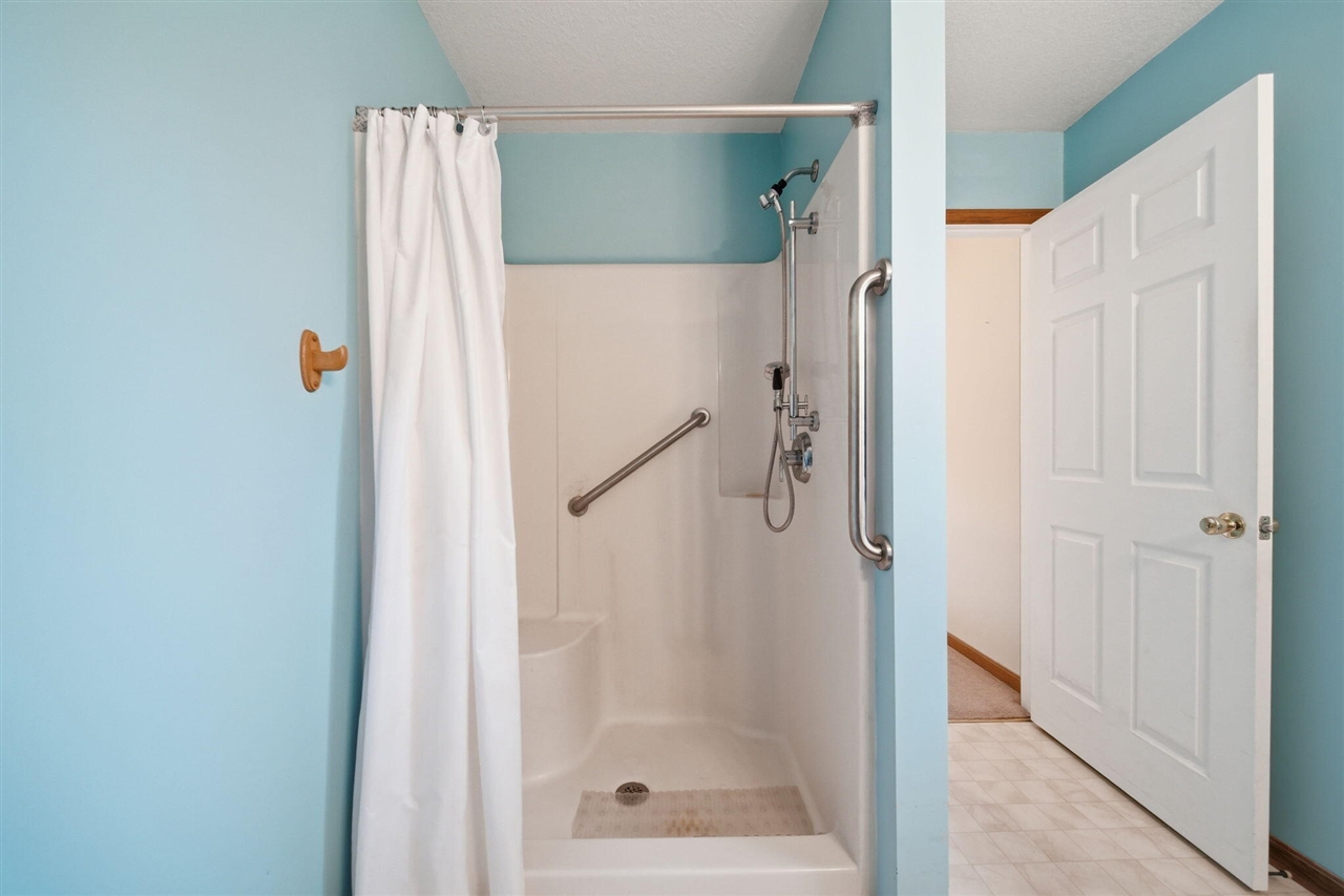 1702 Lakewood Drive UNIT&nbsp;B, Adrian, MI, 49221-4627