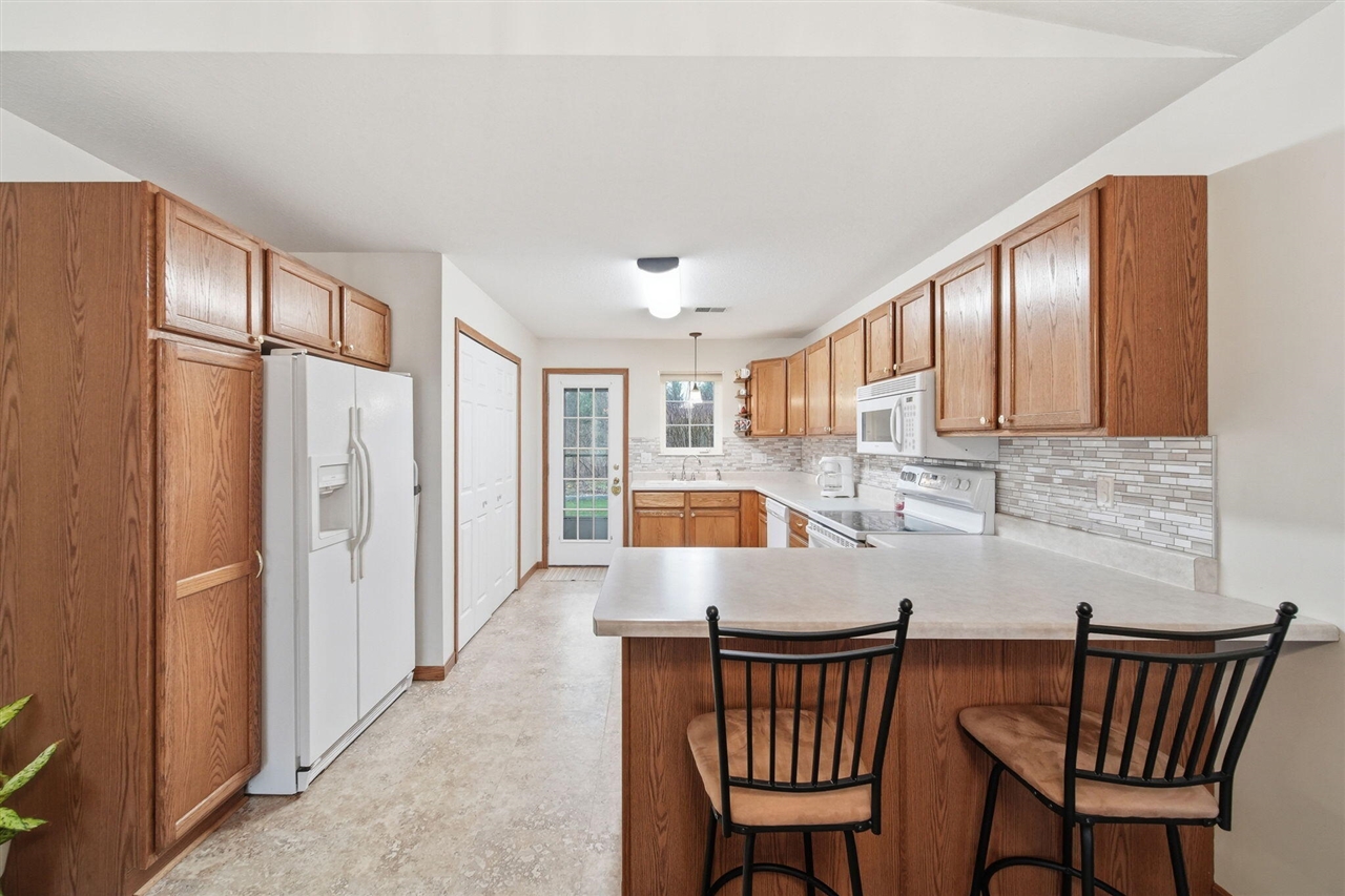 1702 Lakewood Drive UNIT&nbsp;B, Adrian, MI, 49221-4627