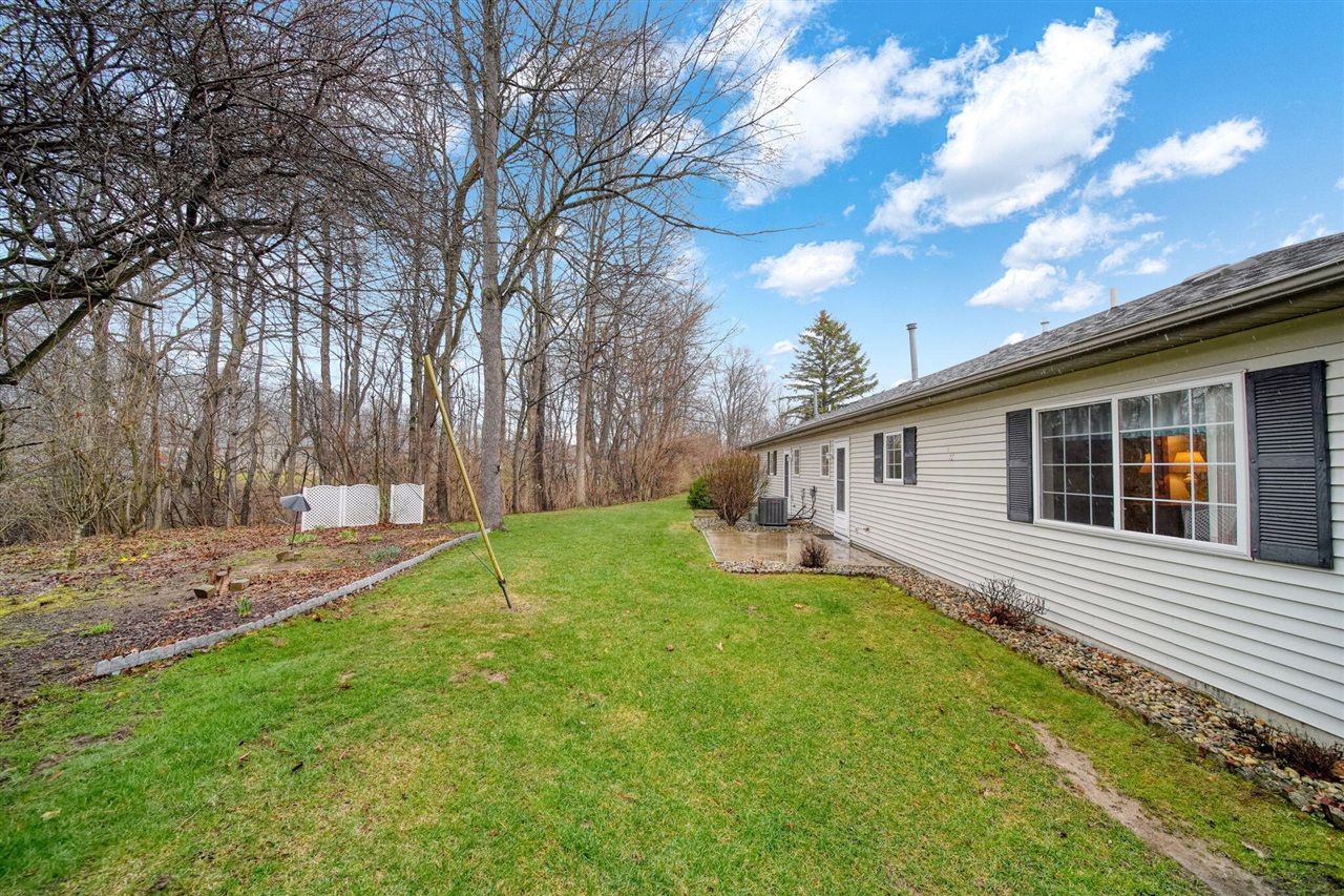 1702 Lakewood Drive UNIT&nbsp;B, Adrian, MI, 49221-4627