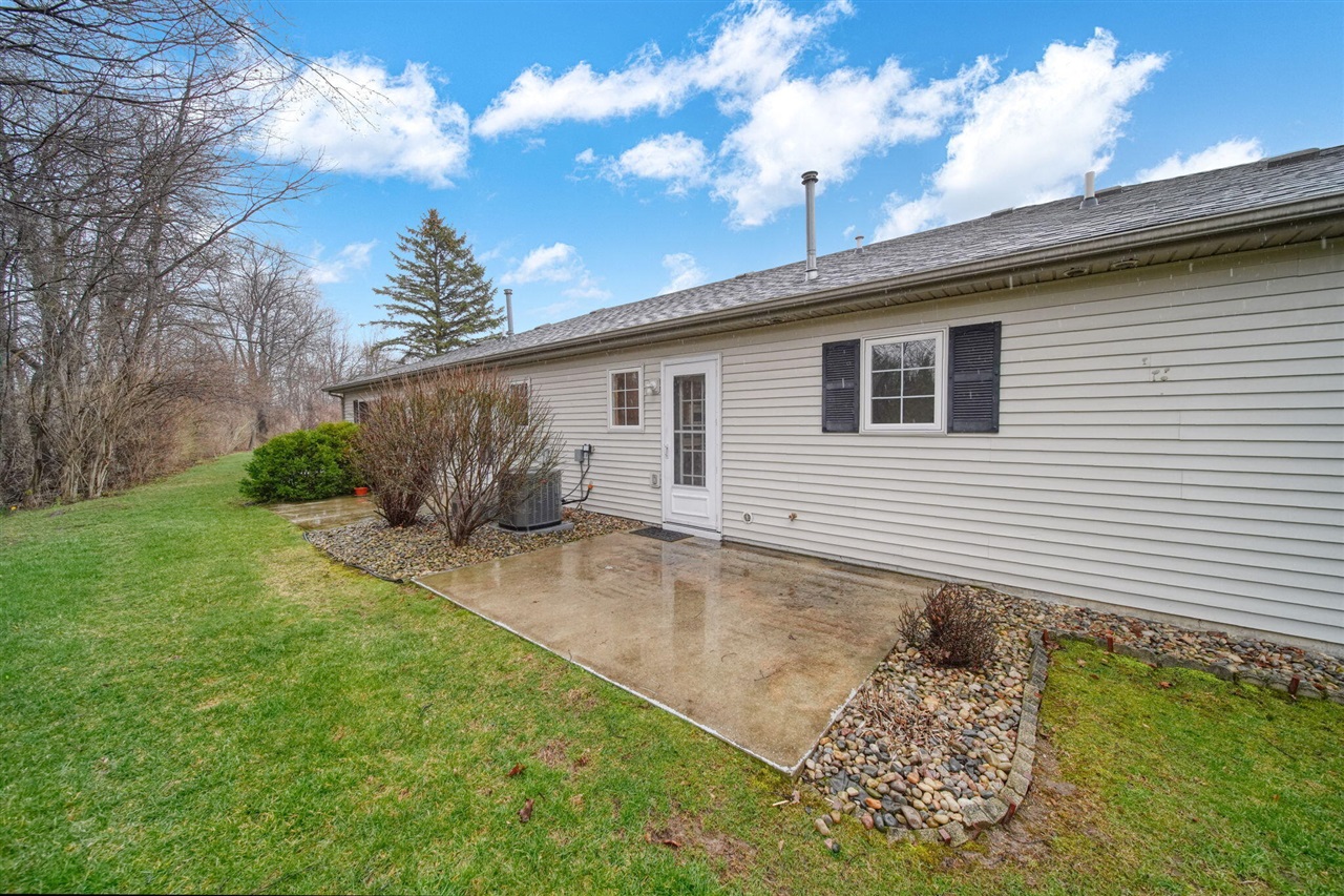 1702 Lakewood Drive UNIT&nbsp;B, Adrian, MI, 49221-4627