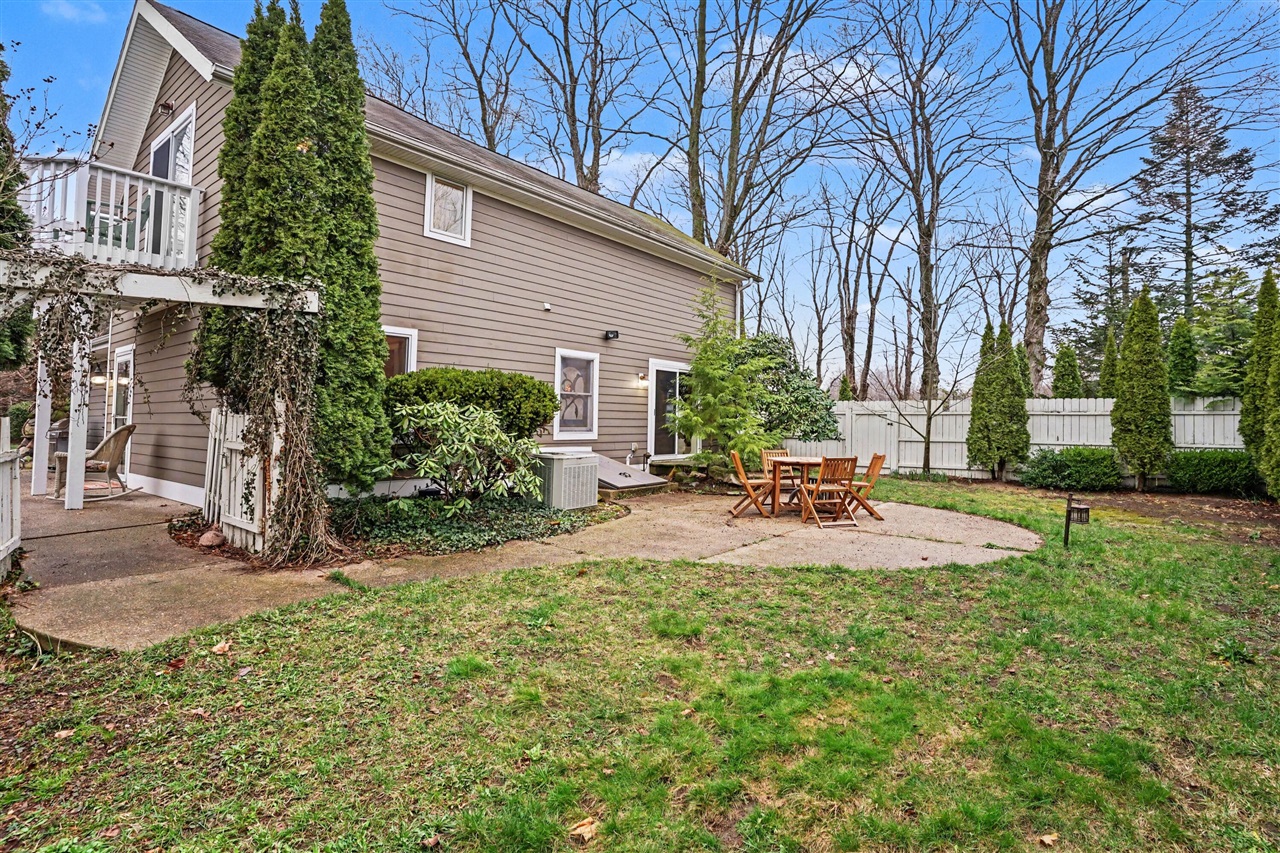 1719 66th Street, Fennville, MI, 49408-9745