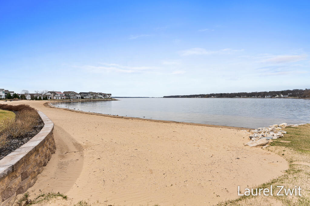 4th image of 406 W Leland Dr, Whitehall, MI 49461 | MLS# 70522810