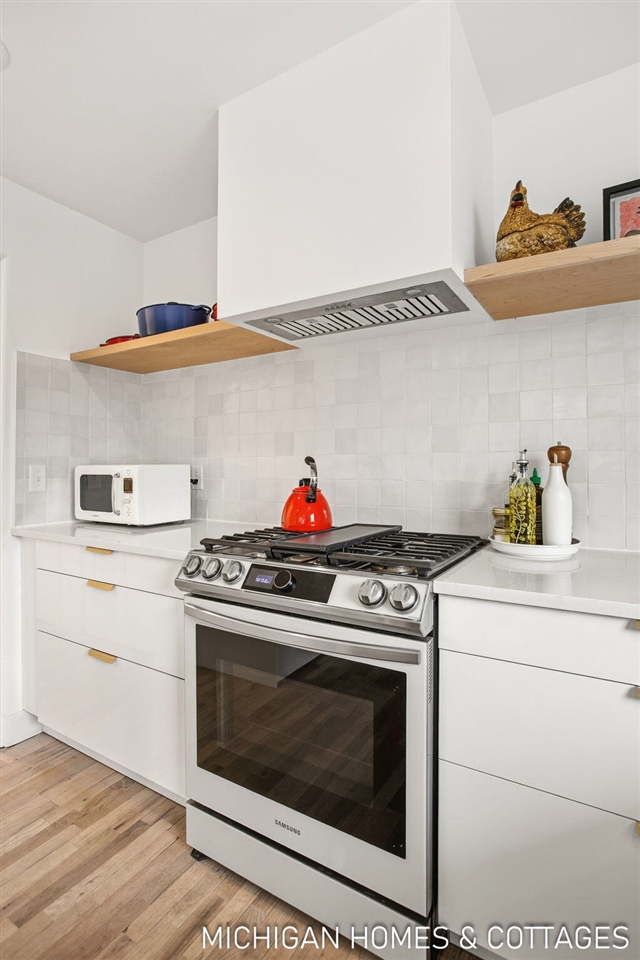 141 E 26th Street, Holland, MI, 49423-5103