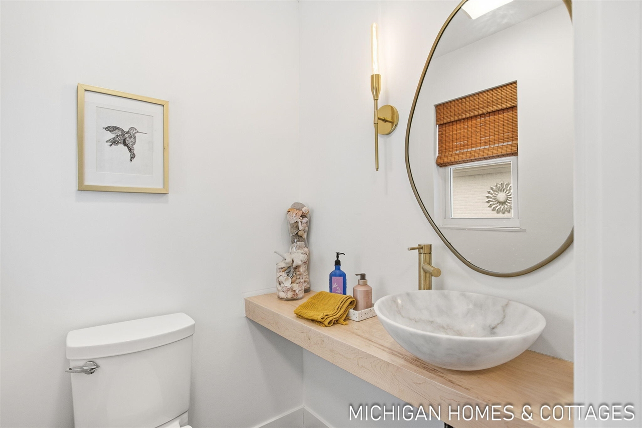 141 E 26th Street, Holland, MI, 49423-5103