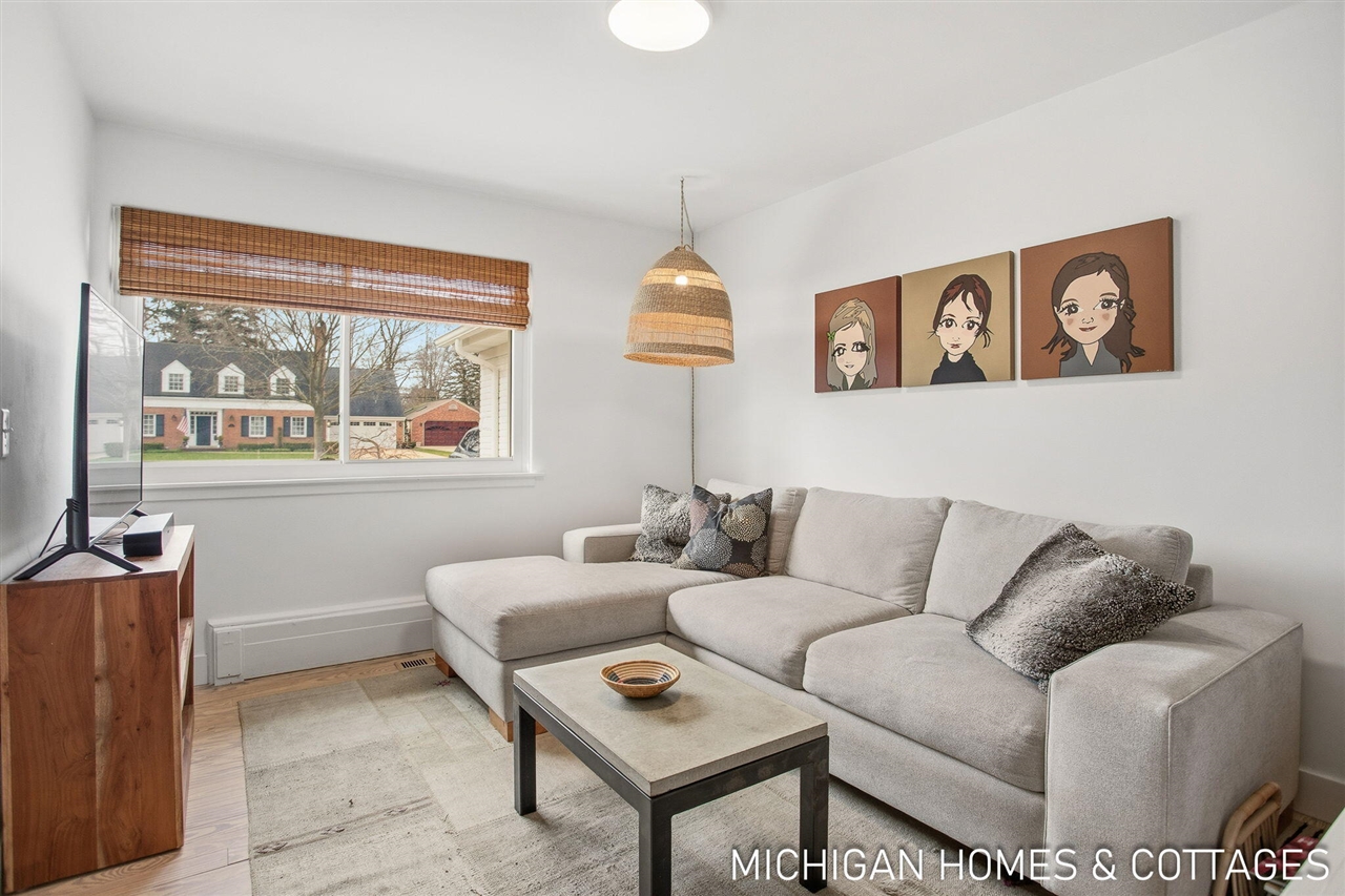 141 E 26th Street, Holland, MI, 49423-5103