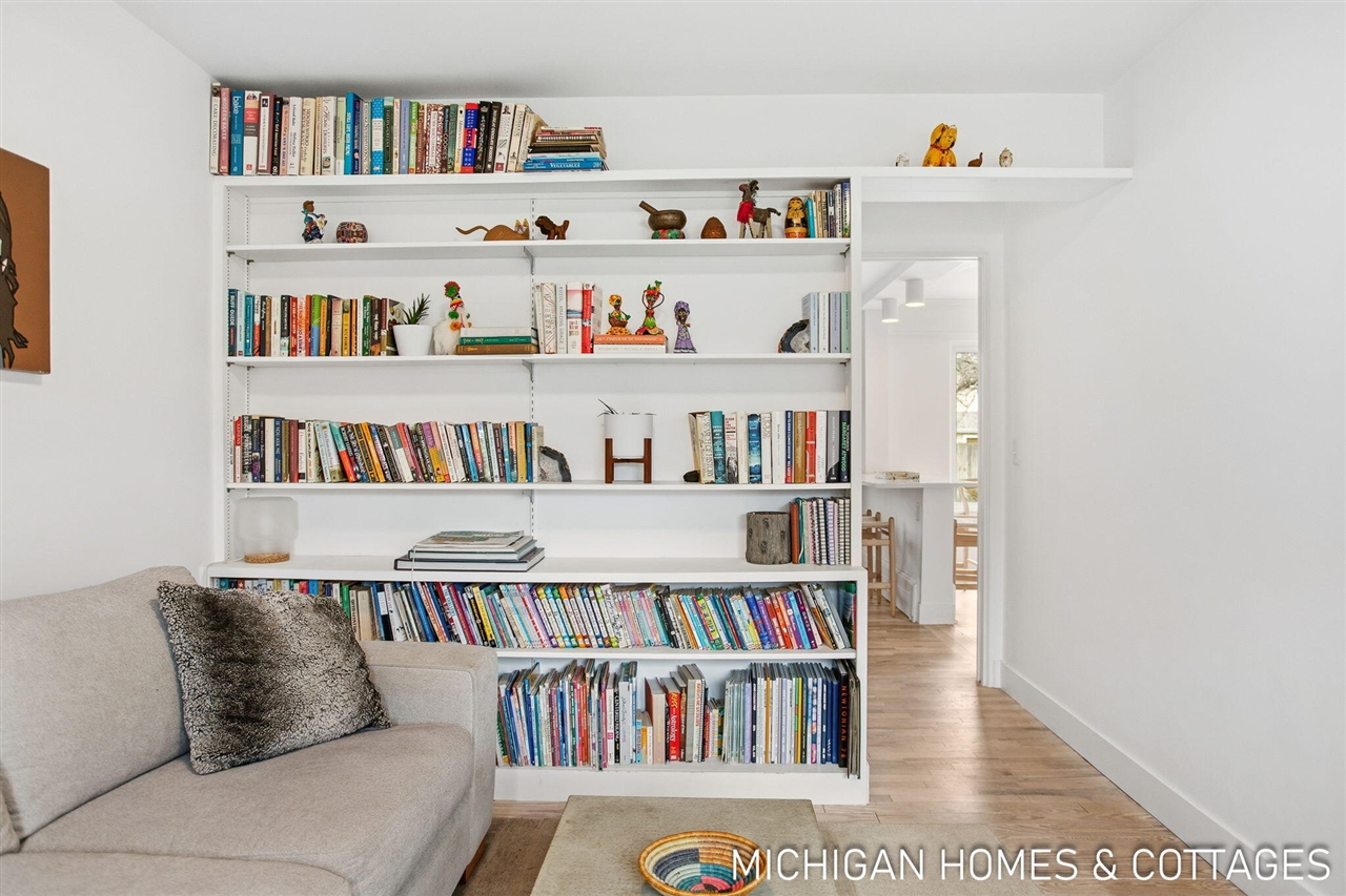 141 E 26th Street, Holland, MI, 49423-5103