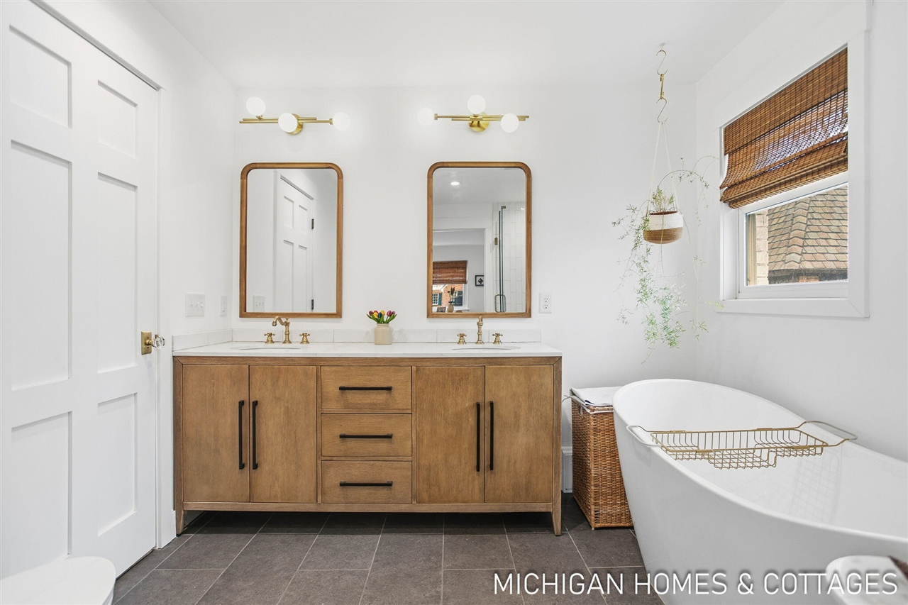 141 E 26th Street, Holland, MI, 49423-5103