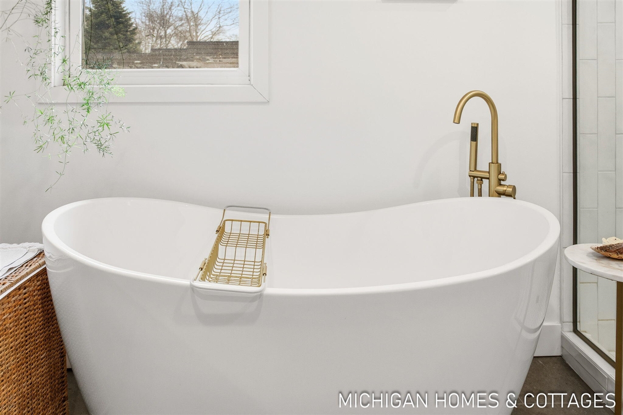 141 E 26th Street, Holland, MI, 49423-5103