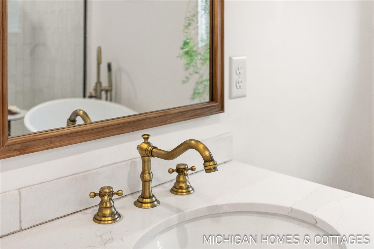 141 E 26th Street, Holland, MI, 49423-5103