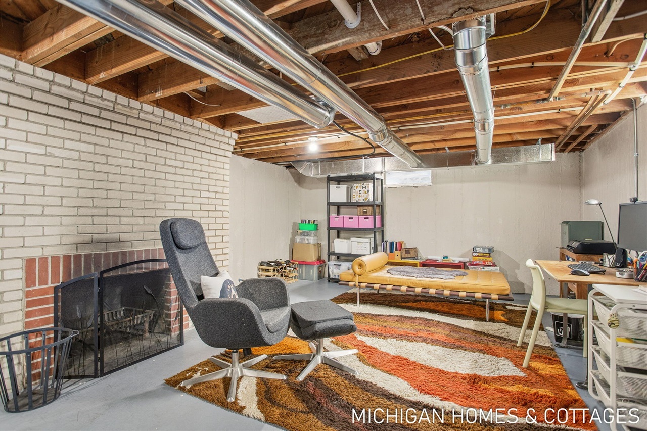 141 E 26th Street, Holland, MI, 49423-5103