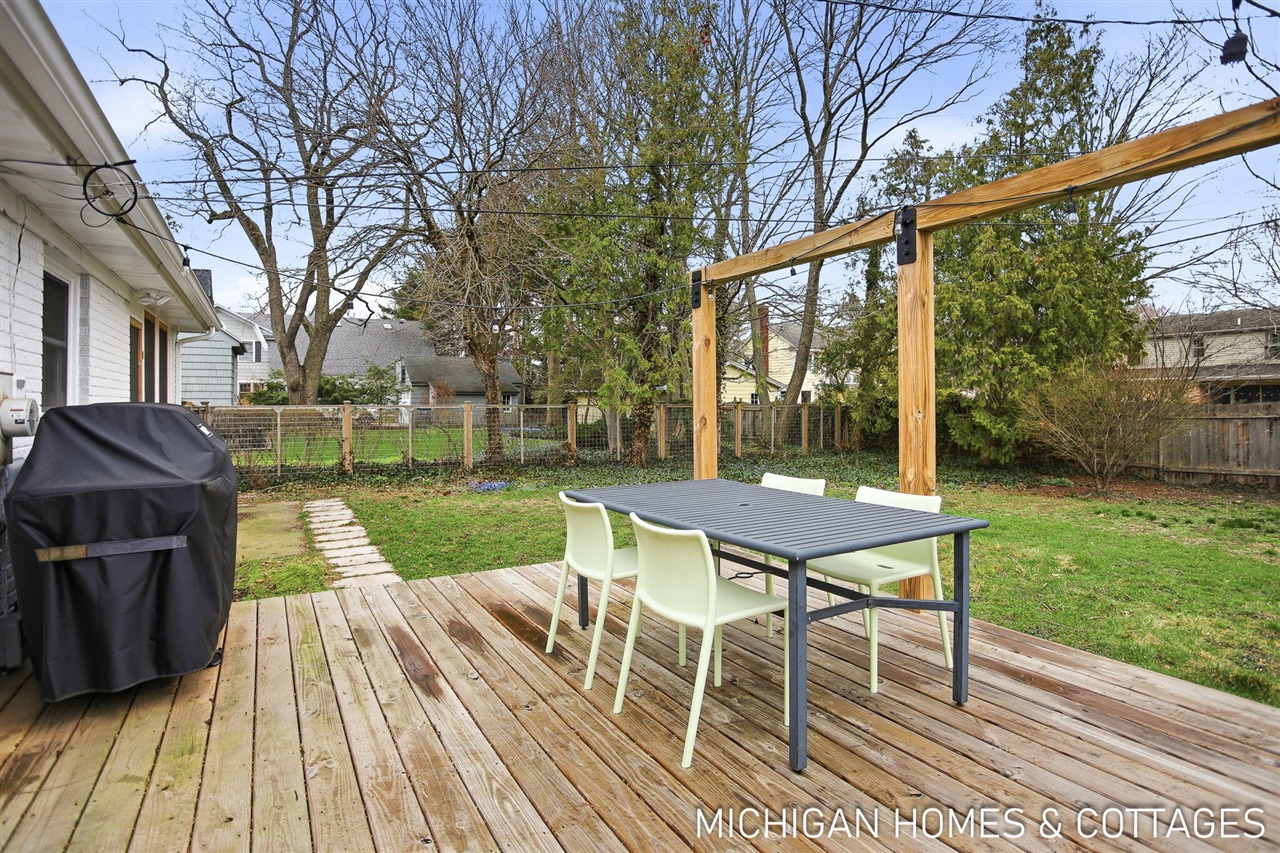 141 E 26th Street, Holland, MI, 49423-5103