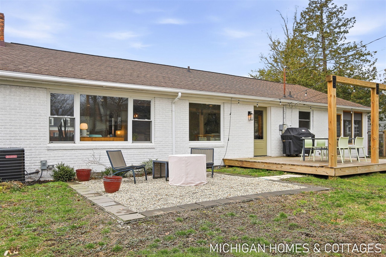 141 E 26th Street, Holland, MI, 49423-5103