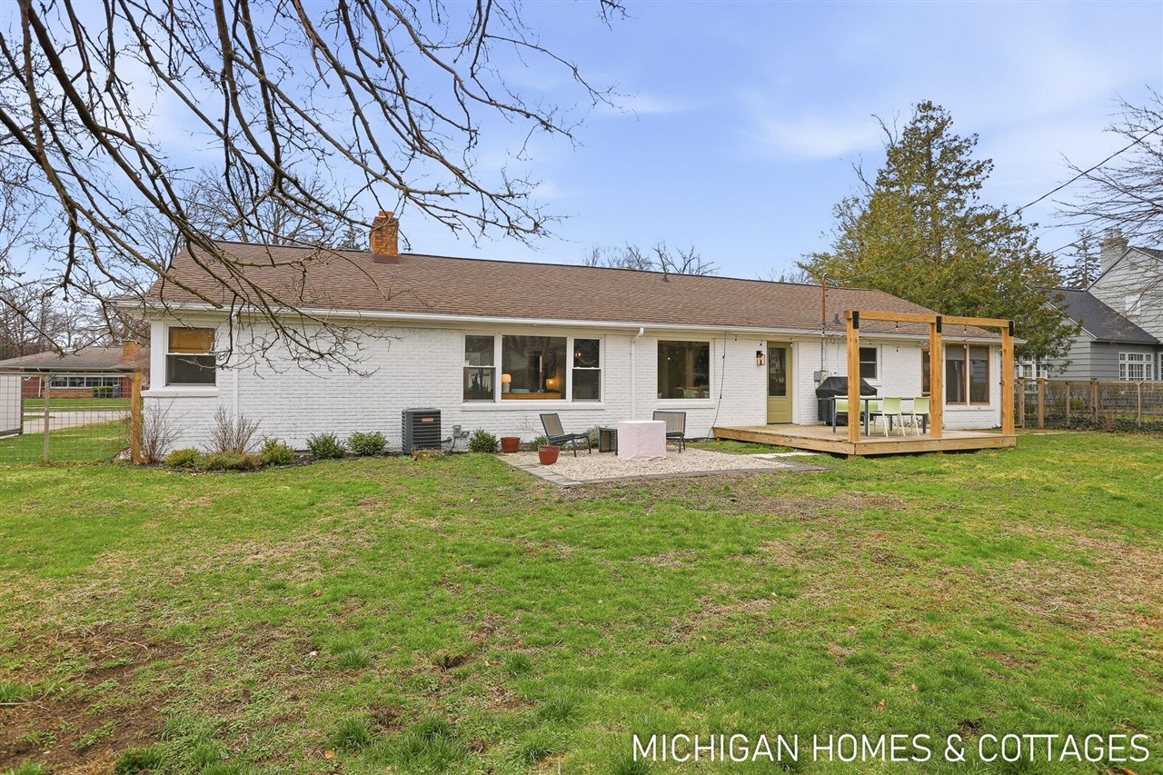 141 E 26th Street, Holland, MI, 49423-5103