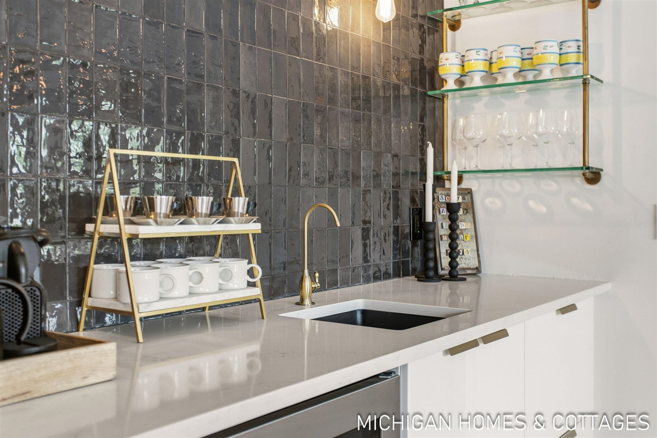 141 E 26th Street, Holland, MI, 49423-5103