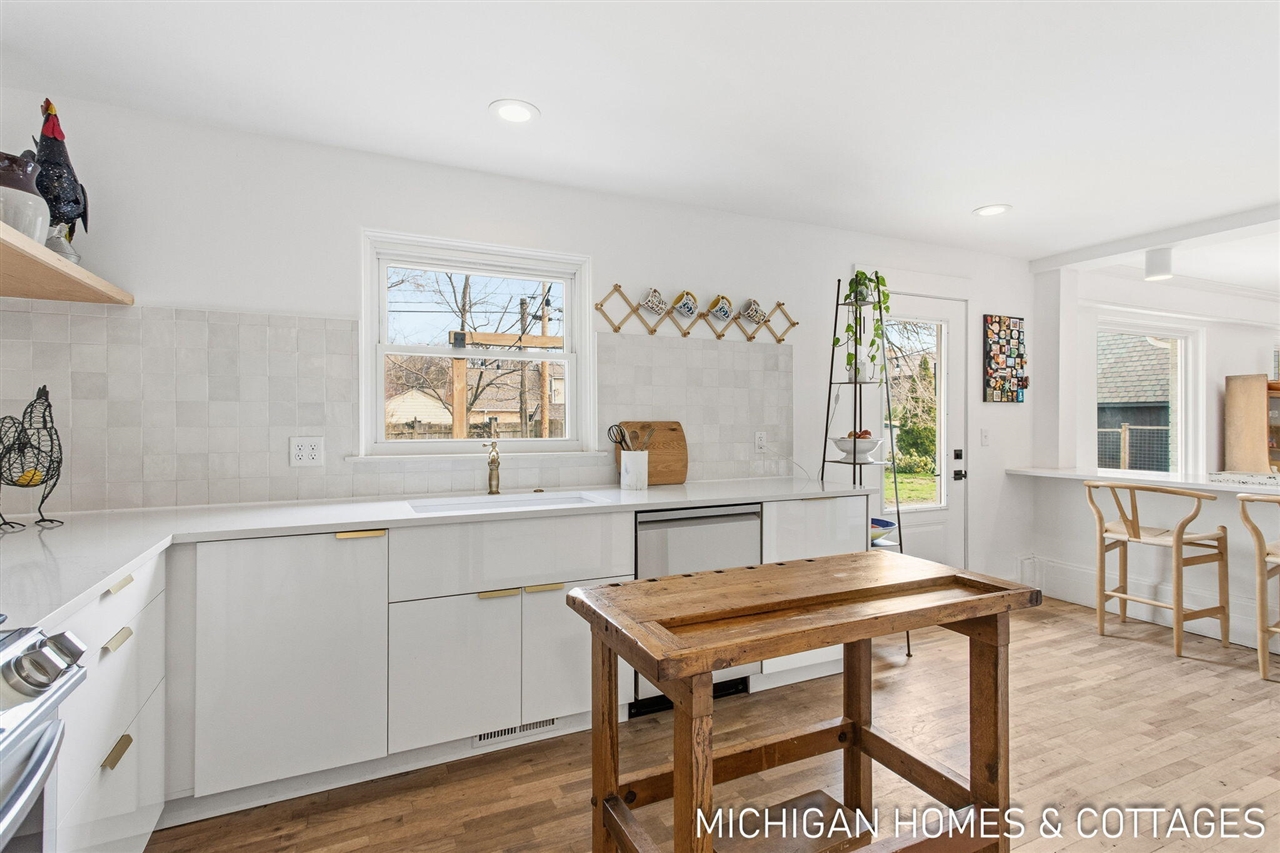 141 E 26th Street, Holland, MI, 49423-5103