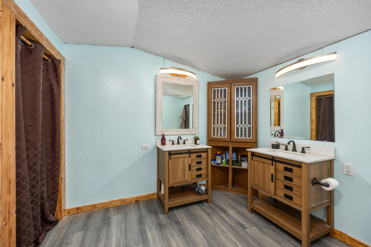 1825 34th Street, Allegan, MI, 49010-8604