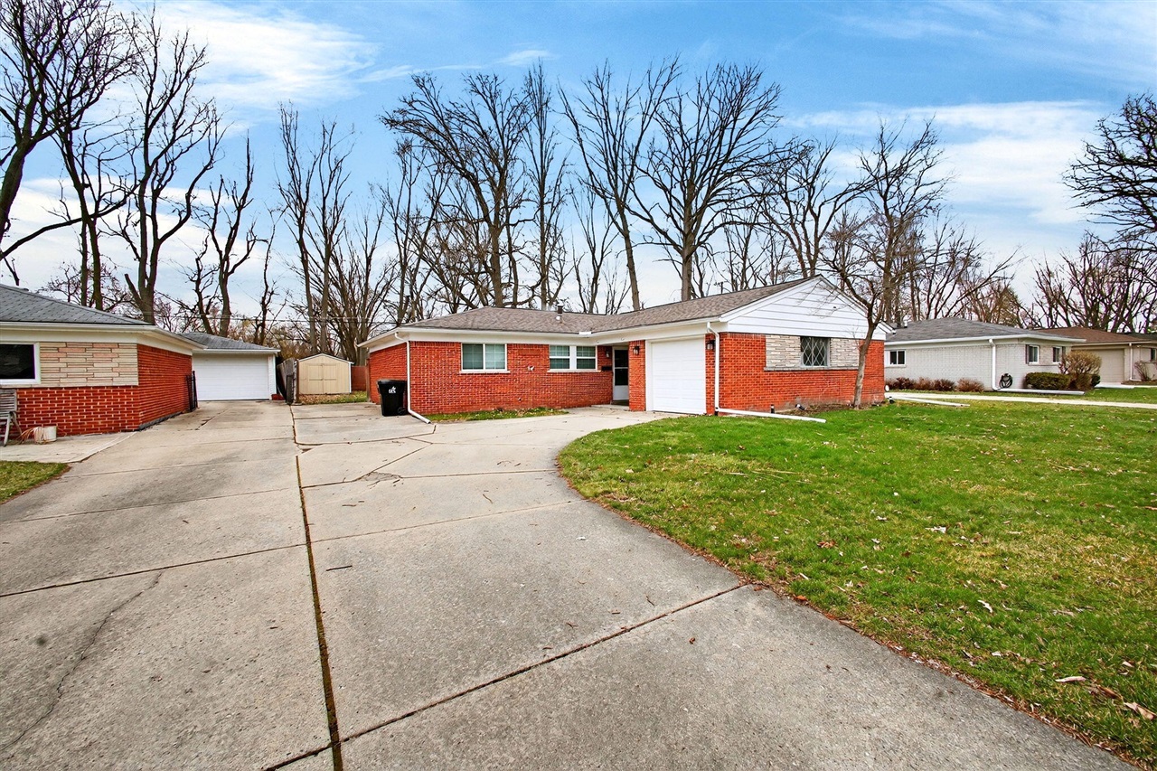 23245 Tuck Road, Farmington Hills, MI, 48336