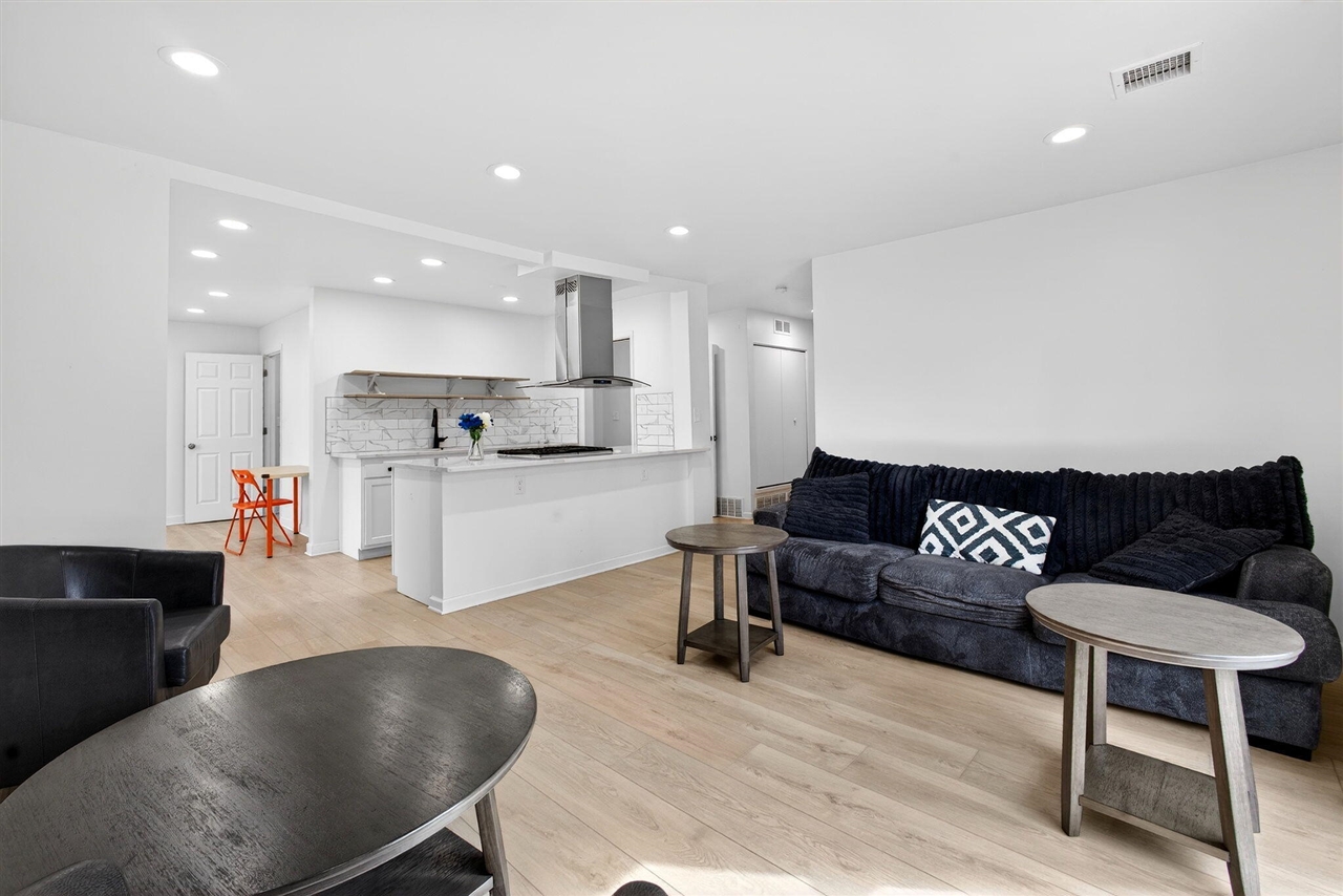 23245 Tuck Road, Farmington Hills, MI, 48336