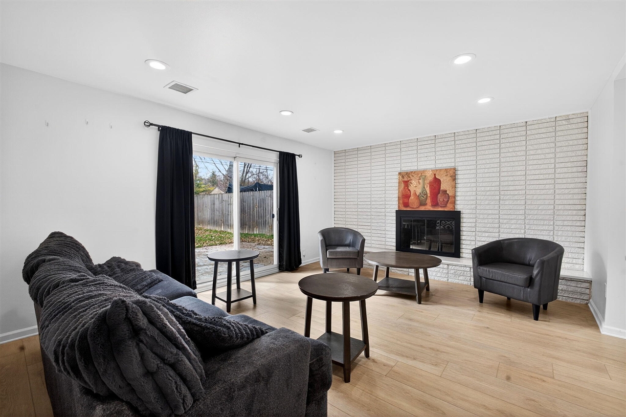 23245 Tuck Road, Farmington Hills, MI, 48336