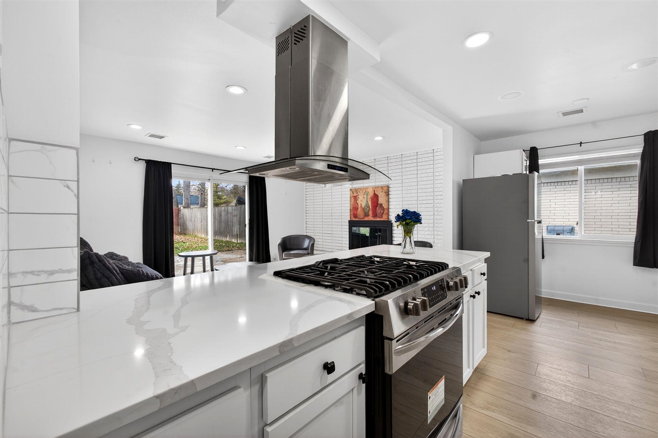 23245 Tuck Road, Farmington Hills, MI, 48336