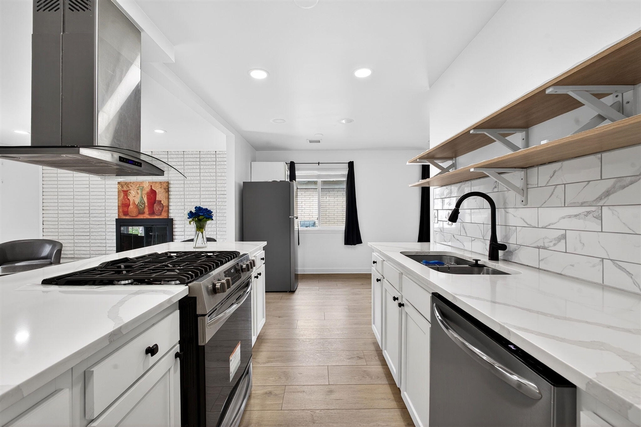 23245 Tuck Road, Farmington Hills, MI, 48336