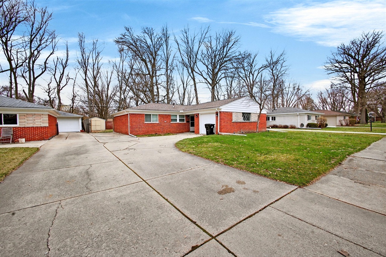 23245 Tuck Road, Farmington Hills, MI, 48336