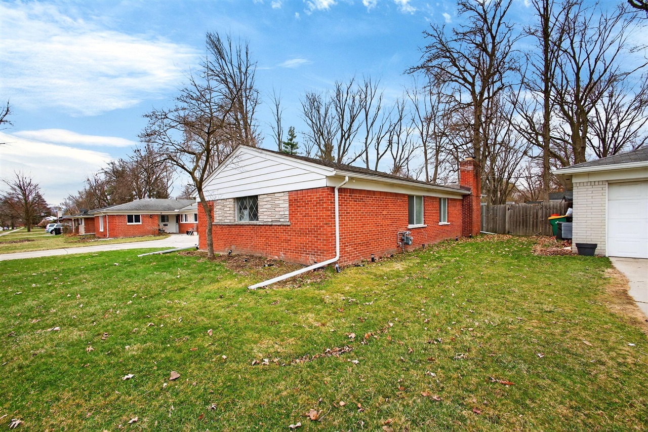 23245 Tuck Road, Farmington Hills, MI, 48336