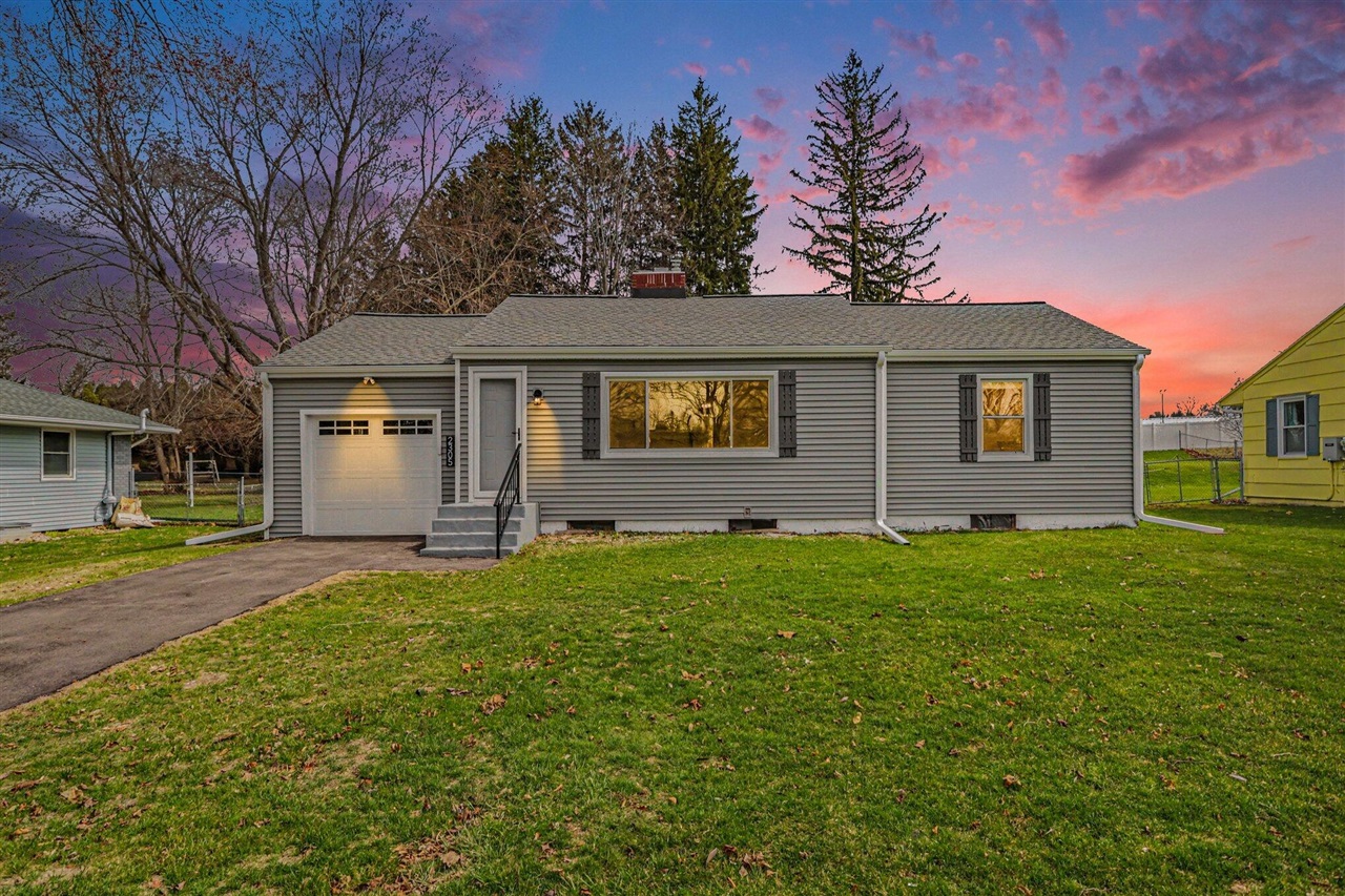 2305 Maple Drive, Jackson, MI, 49203-3650