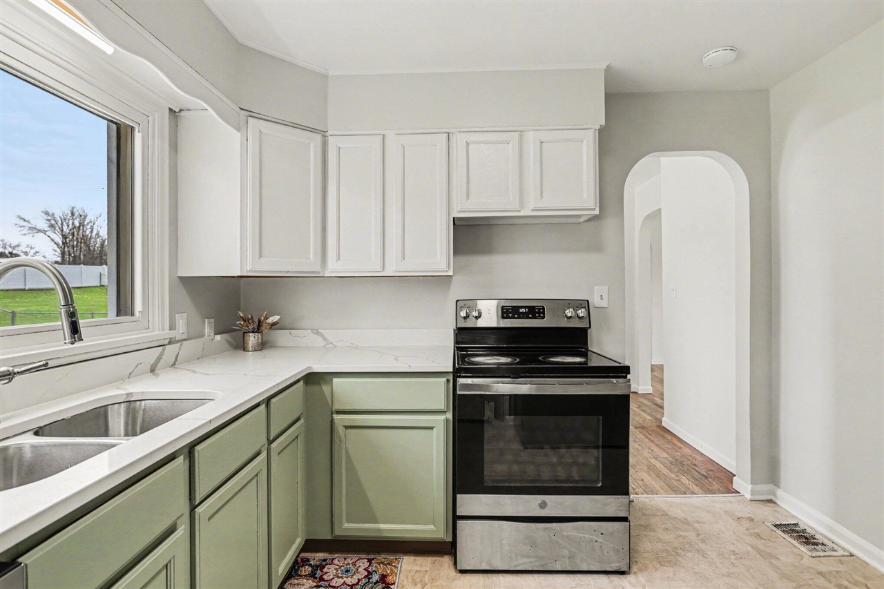 2305 Maple Drive, Jackson, MI, 49203-3650