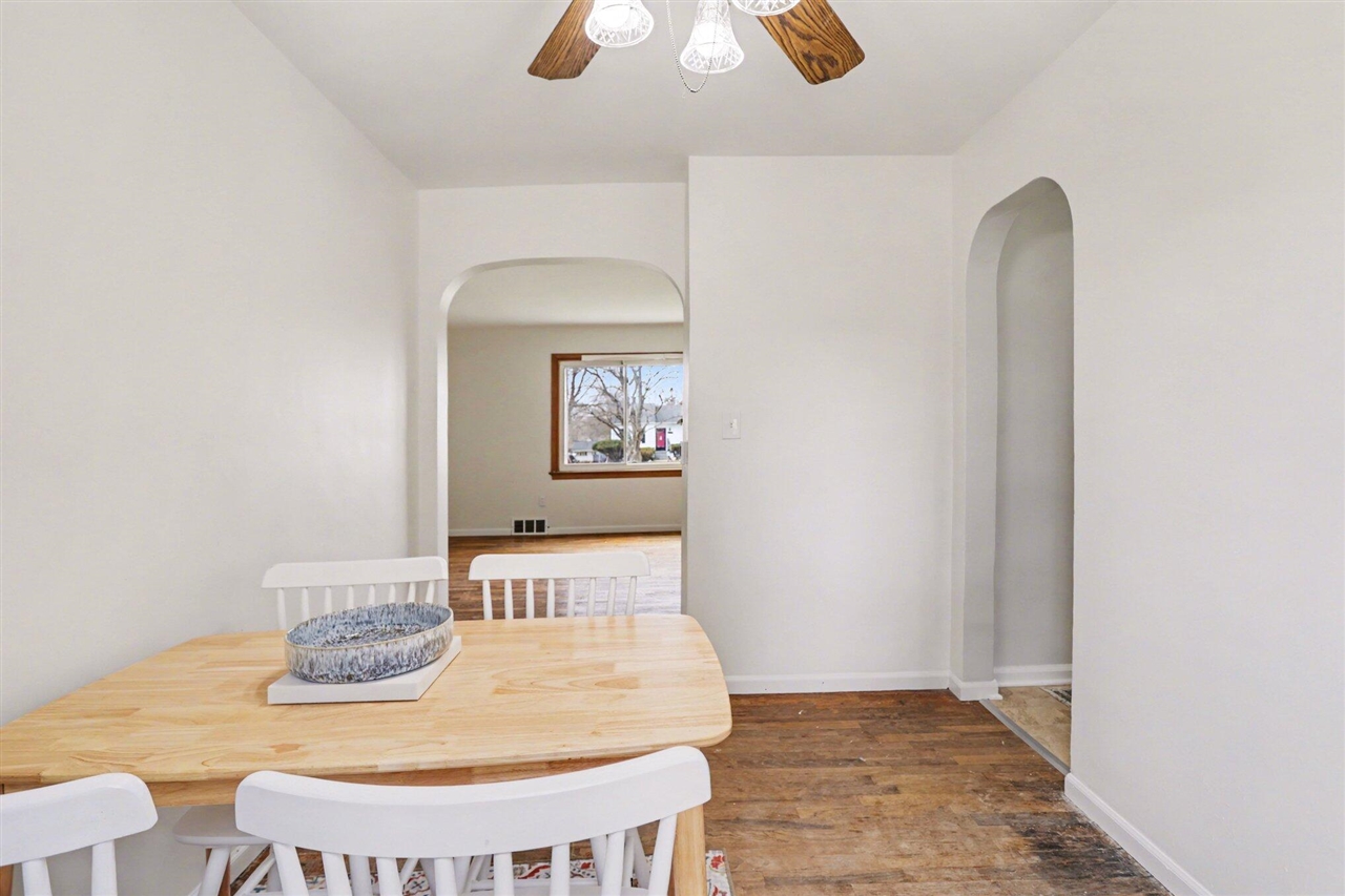 2305 Maple Drive, Jackson, MI, 49203-3650