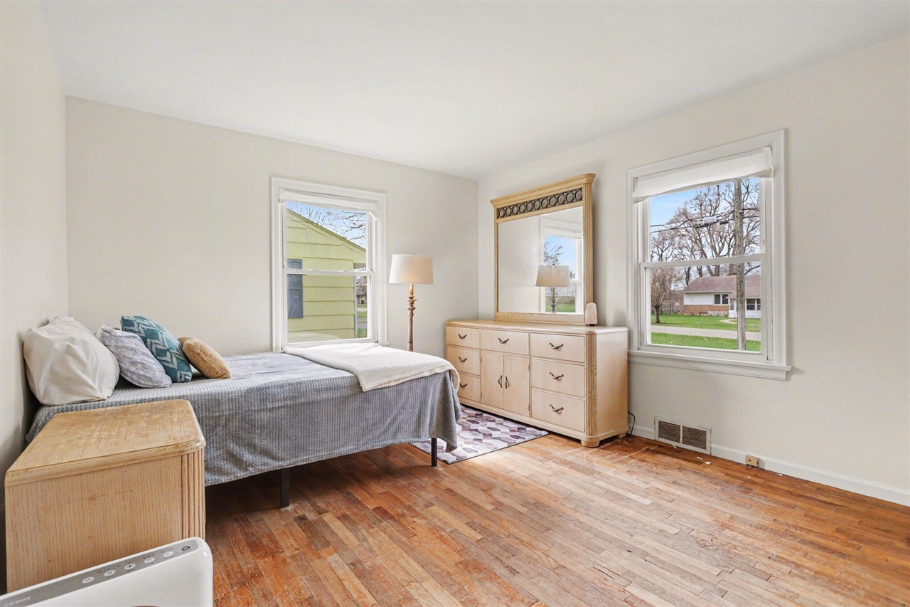 2305 Maple Drive, Jackson, MI, 49203-3650