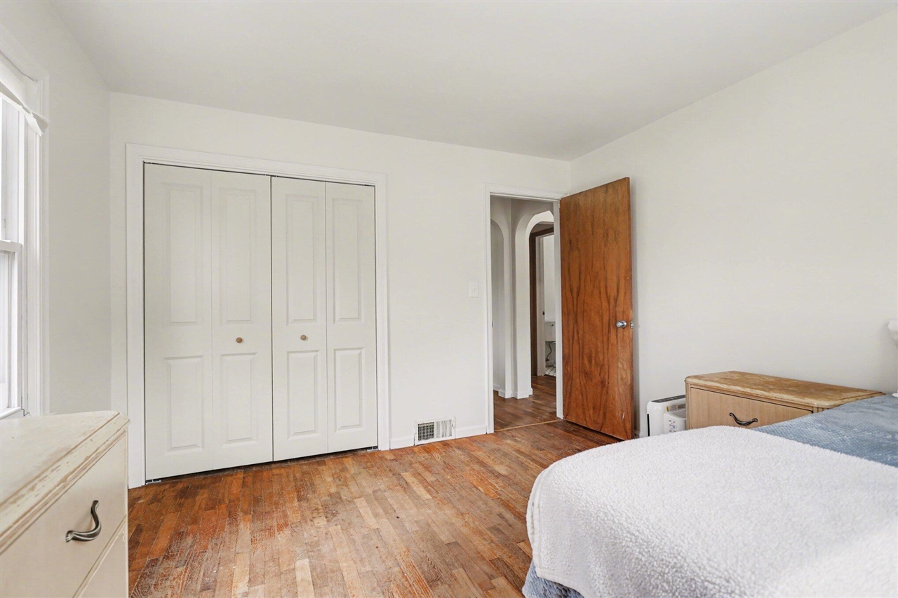 2305 Maple Drive, Jackson, MI, 49203-3650